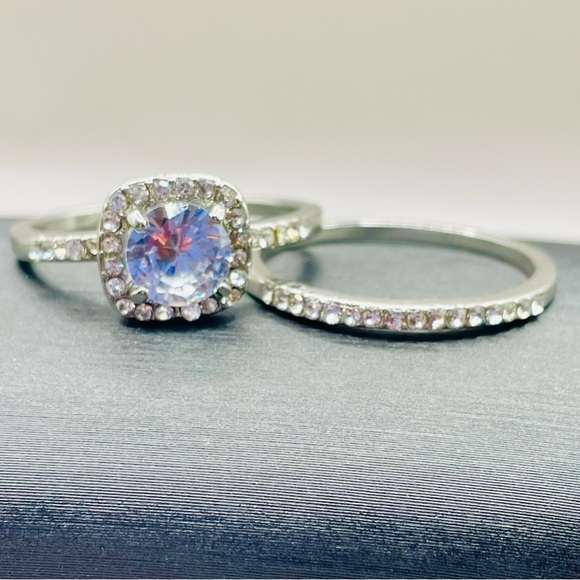 Engagement jewelry 2 pc set. Classic straight band rings with round cut zirconia - Picture 3 of 7